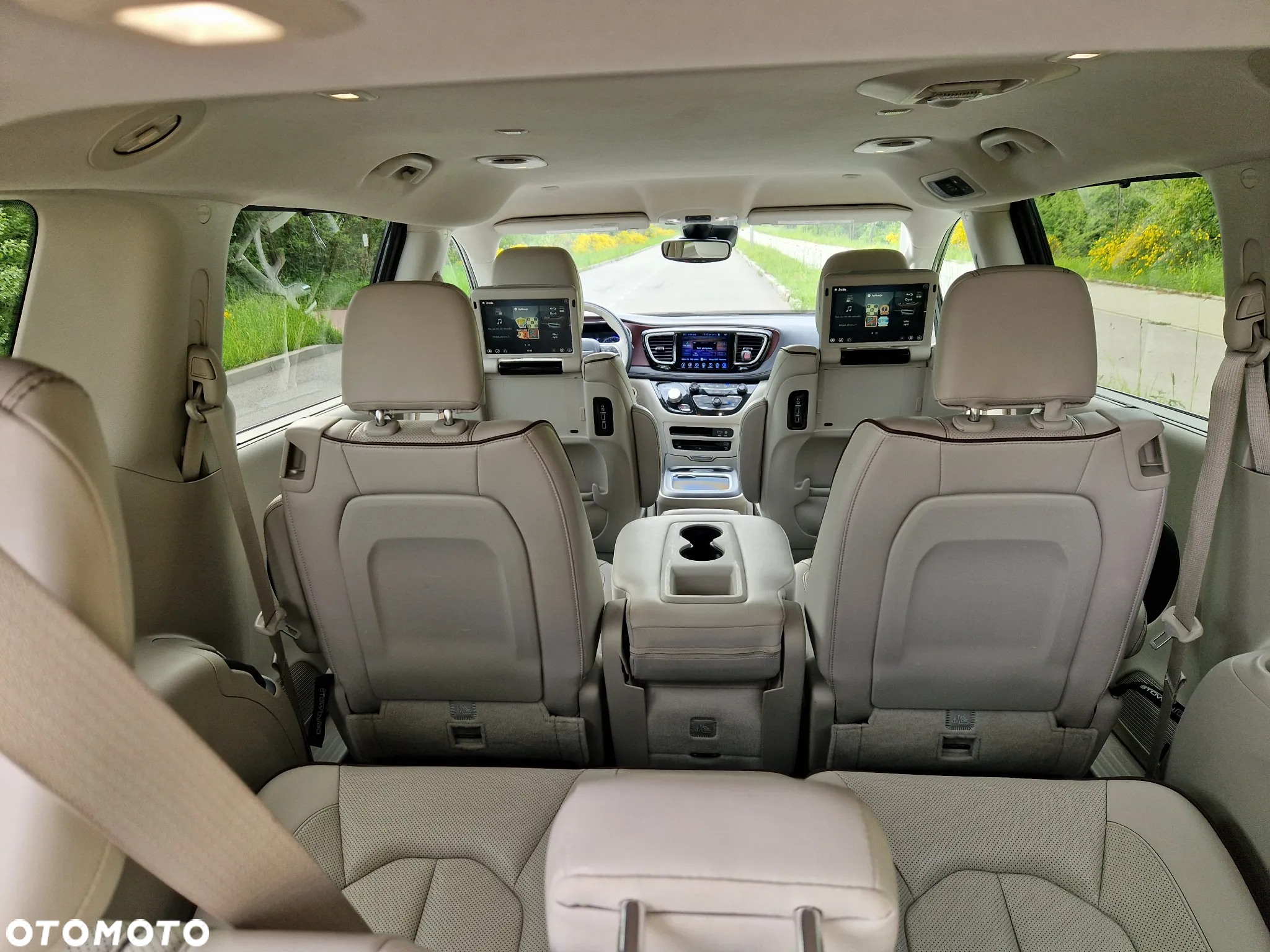 Chrysler Pacifica - 22