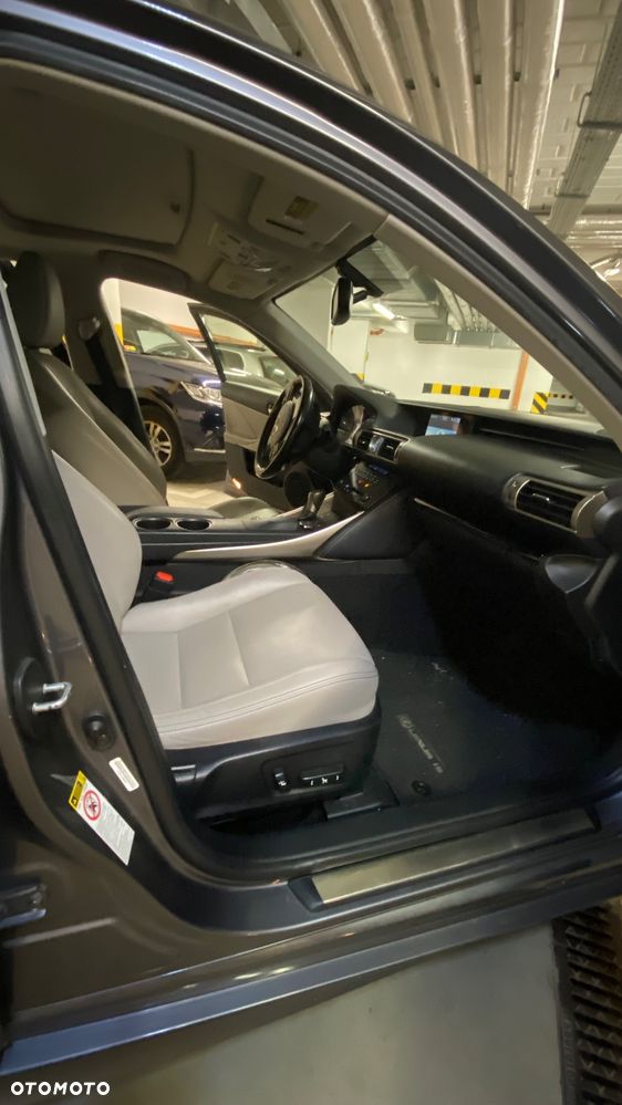 Lexus IS 200t Prestige - 7