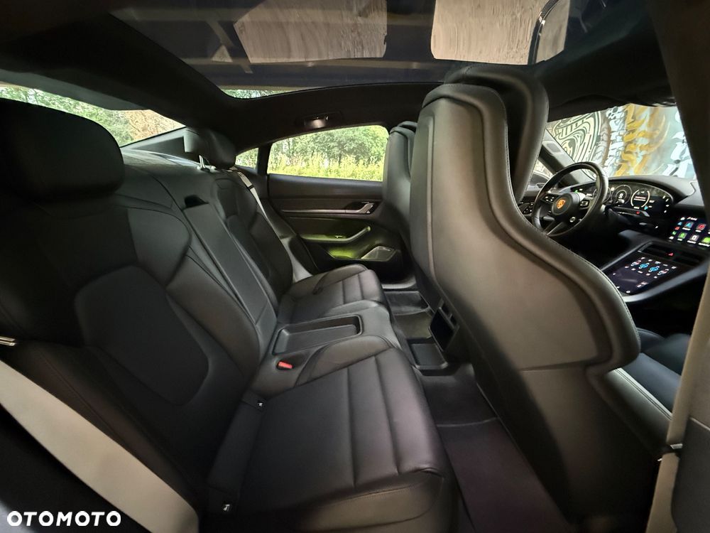 Porsche Taycan Turbo S - 23