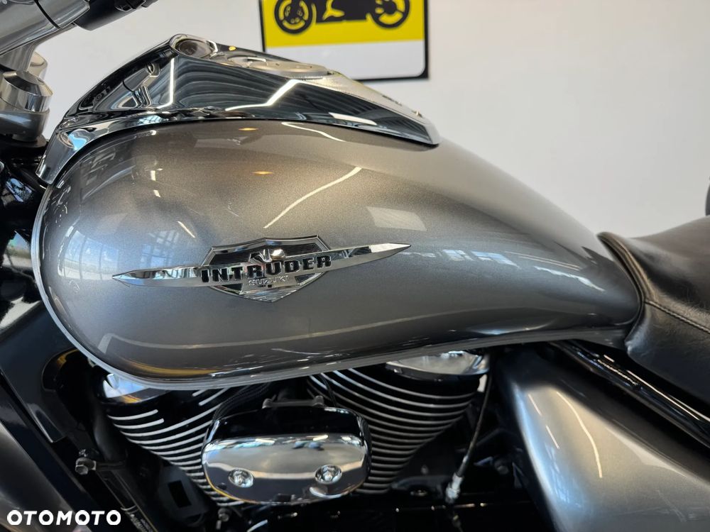 Suzuki Intruder - 21