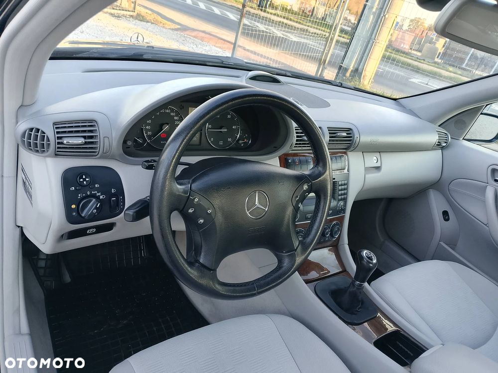 Mercedes-Benz Klasa C 220 T CDI Classic - 11