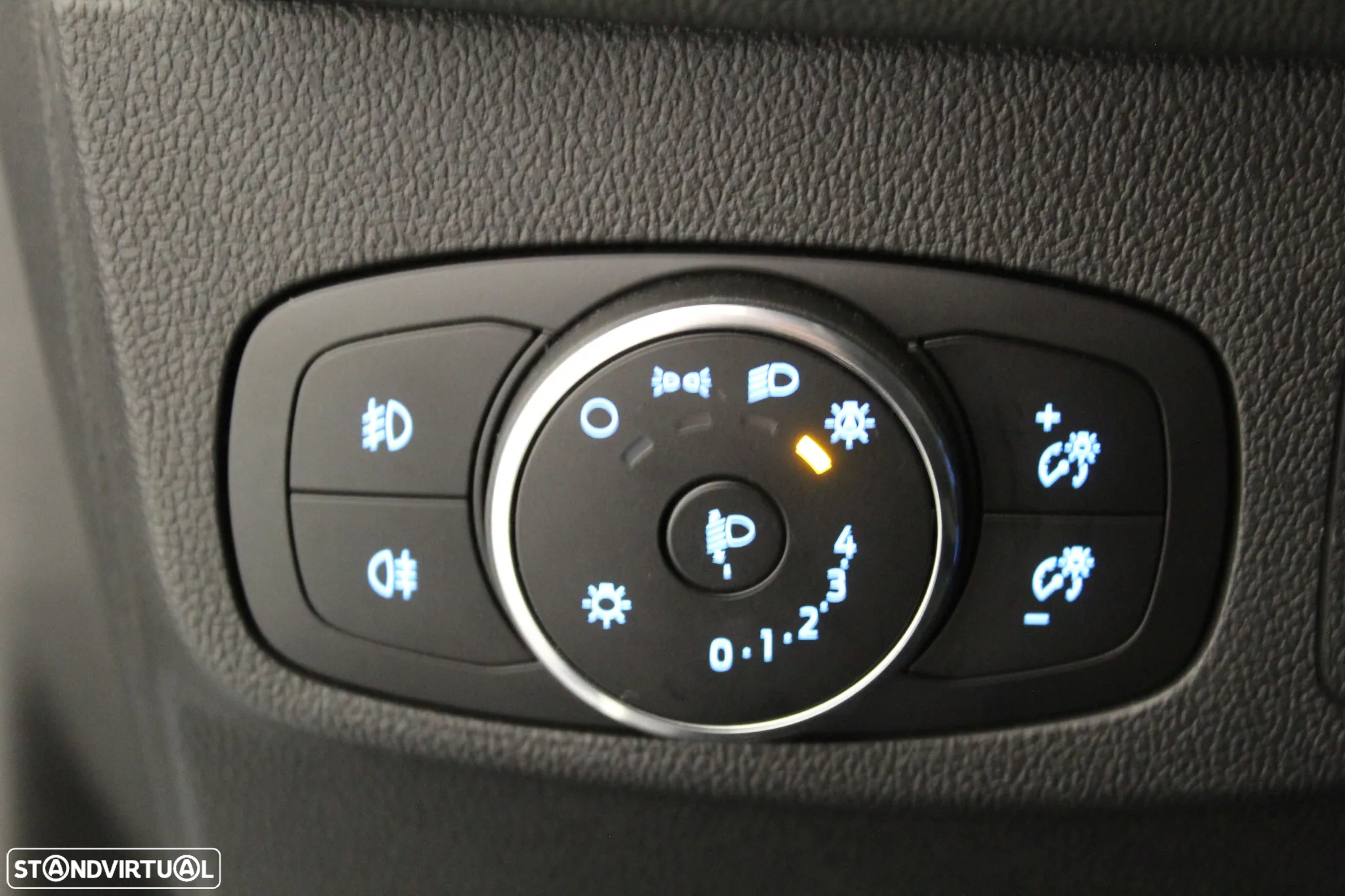 Ford Focus 1.0 EcoBoost MHEV Connected Design - 18