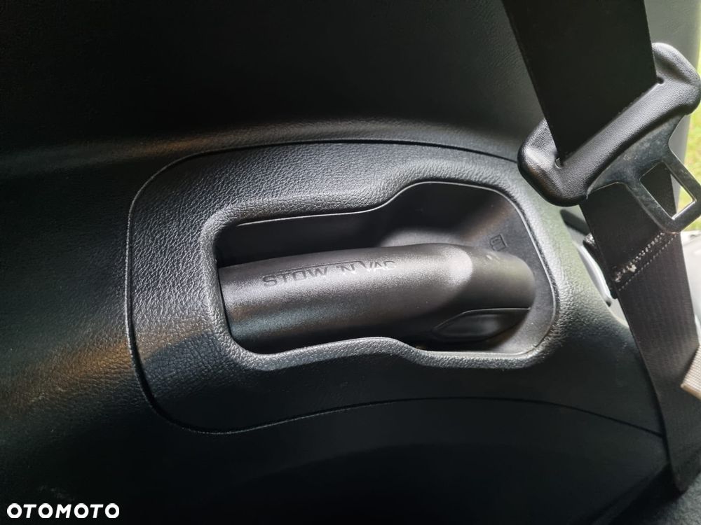 Chrysler Pacifica - 23