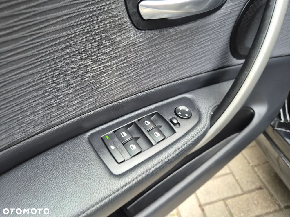BMW Seria 1 - 32