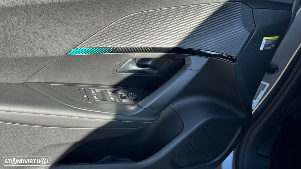 Peugeot 2008 1.2 PureTech Allure Pack - 17