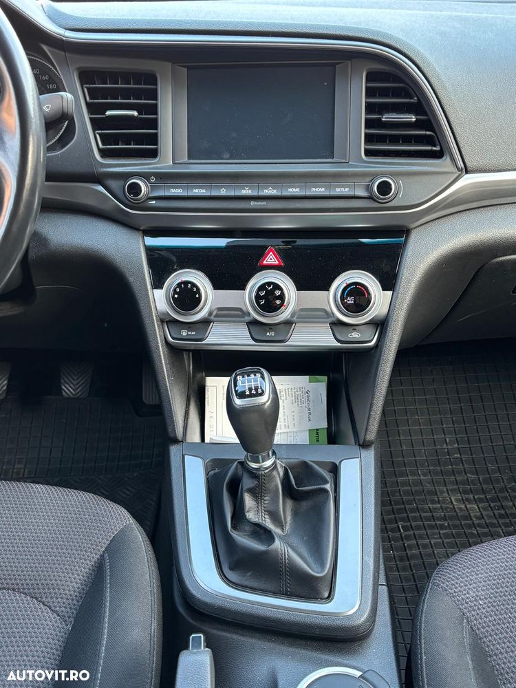 Hyundai Elantra 1.6 MPi Comfort - 5