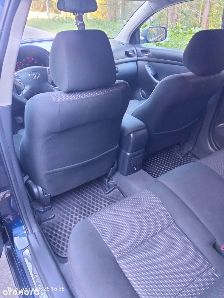 Toyota Avensis 2.2 D-CAT Sol - 15