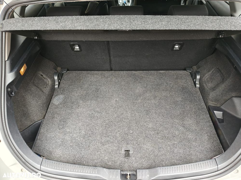 Toyota Auris 1.8 L VVT-i Sol+ - 4