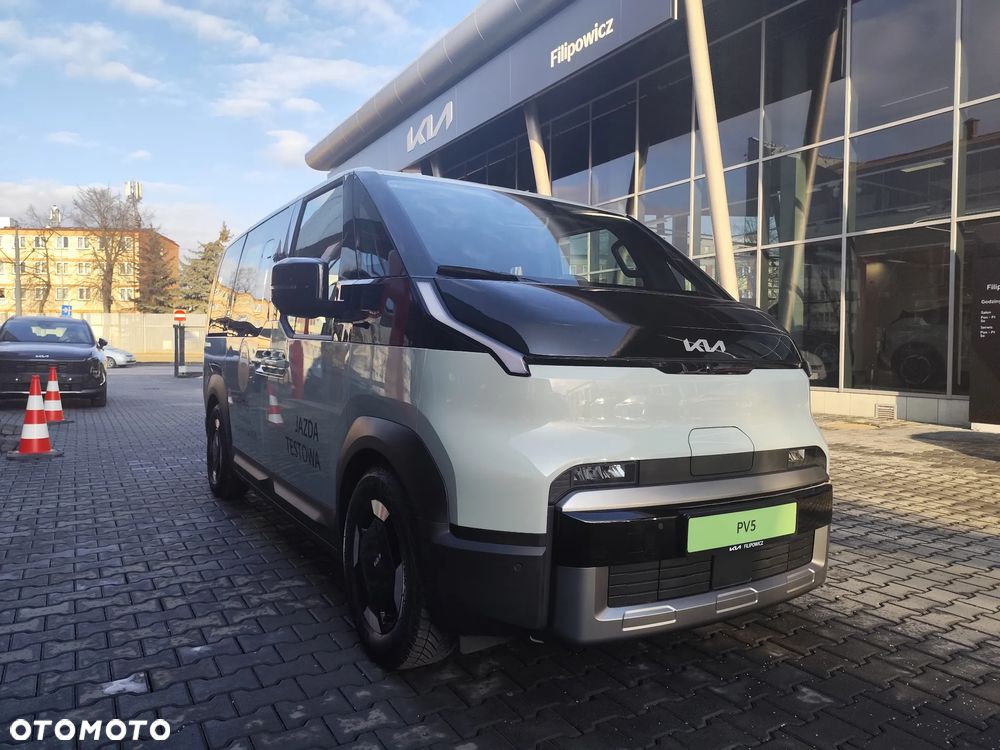 Kia PV5 - 1