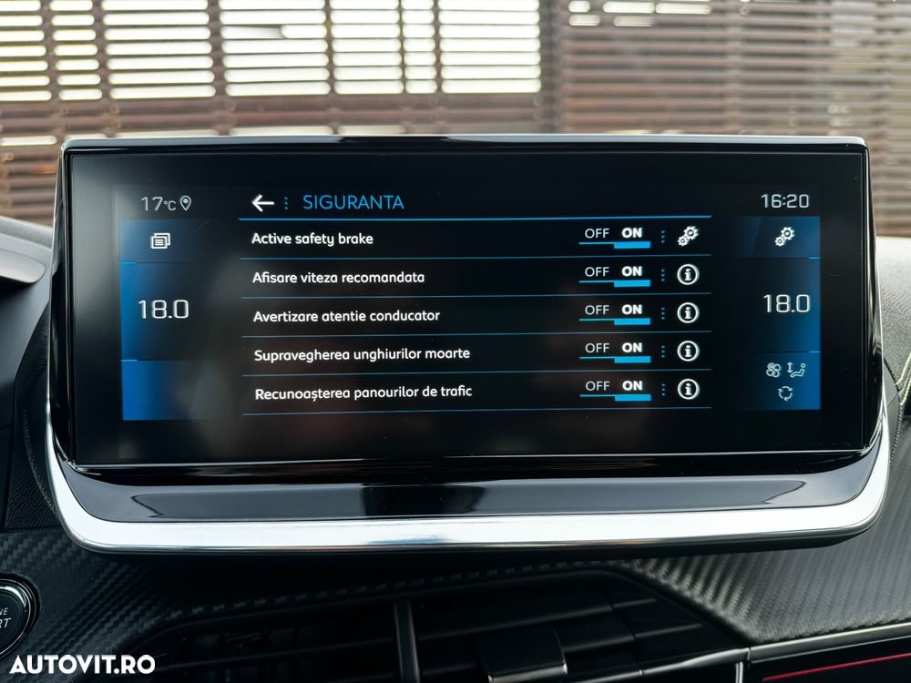 Peugeot 2008 PureTech 130 EAT8 GT - 31