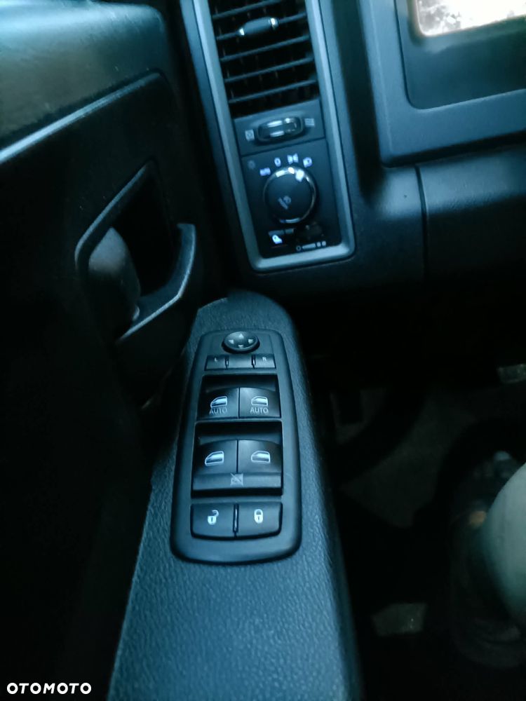 Dodge RAM - 8