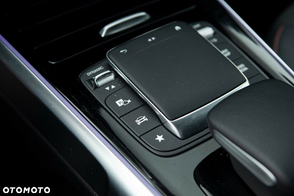 Mercedes-Benz GLB - 28