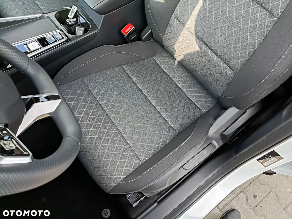 MG ZS Hybrid+ Standard - 11