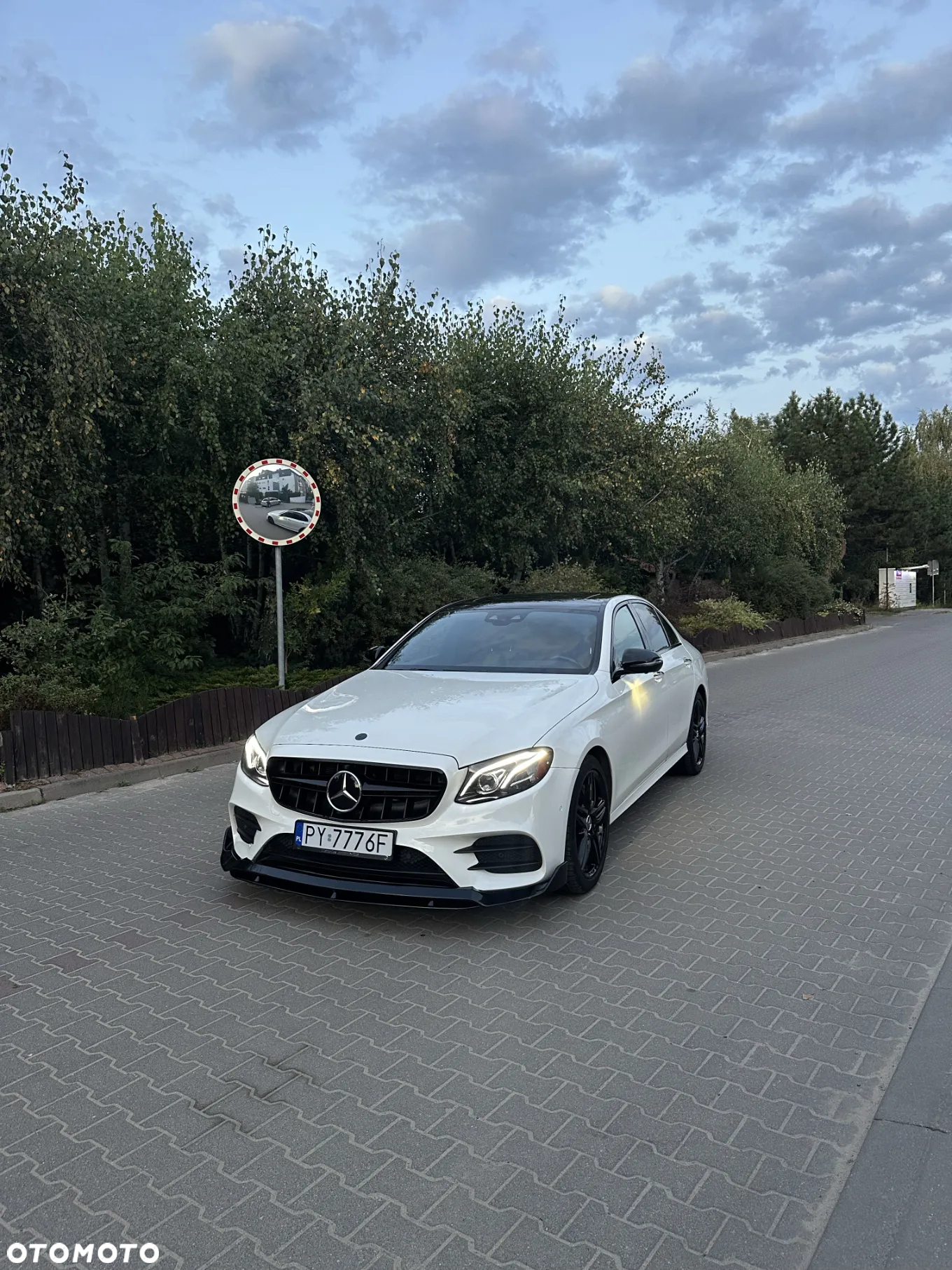 Mercedes-Benz Klasa E 300 9G-TRONIC - 9