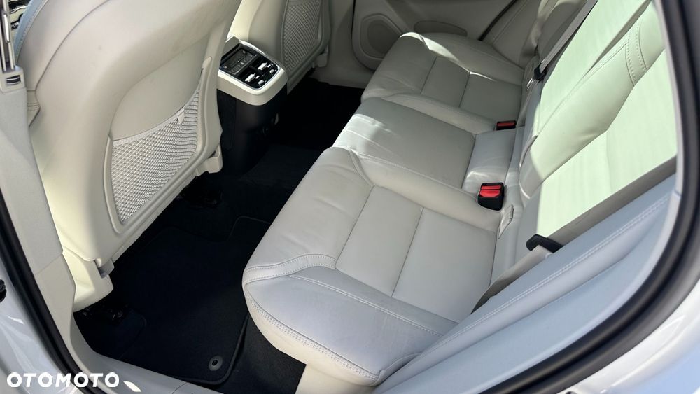 Volvo XC 60 B6 B AWD Momentum - 18