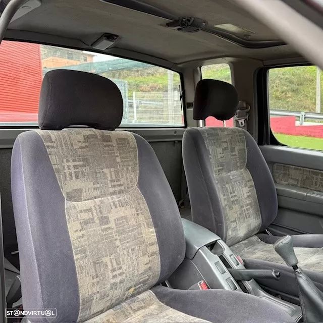 Nissan Navara 2.5 - 10