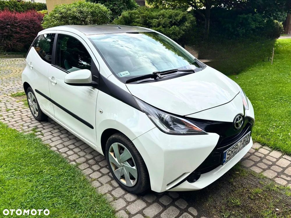 Toyota Aygo x-play touch - 1