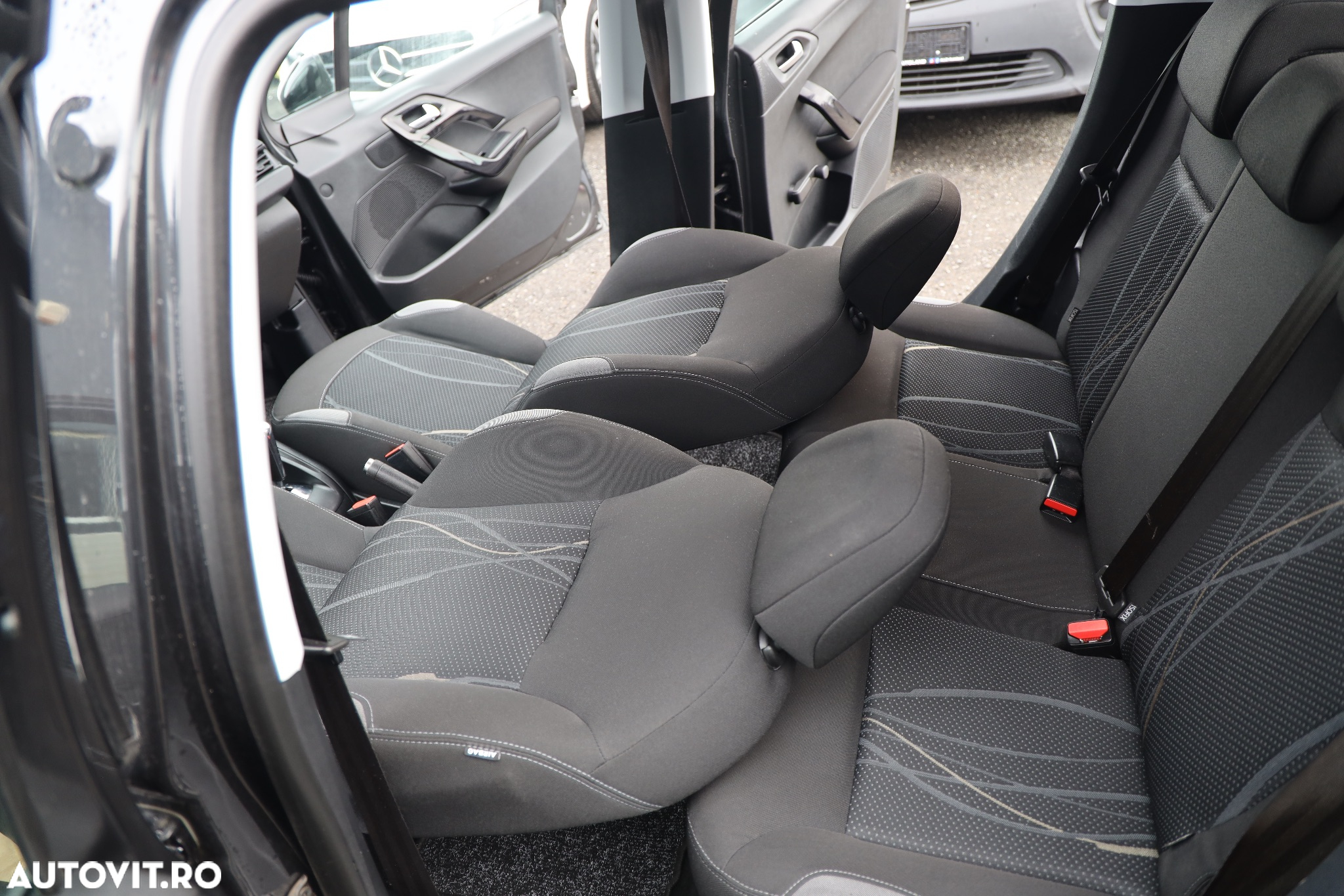 Peugeot 208 1.4 HDi FAP STT Active - 14