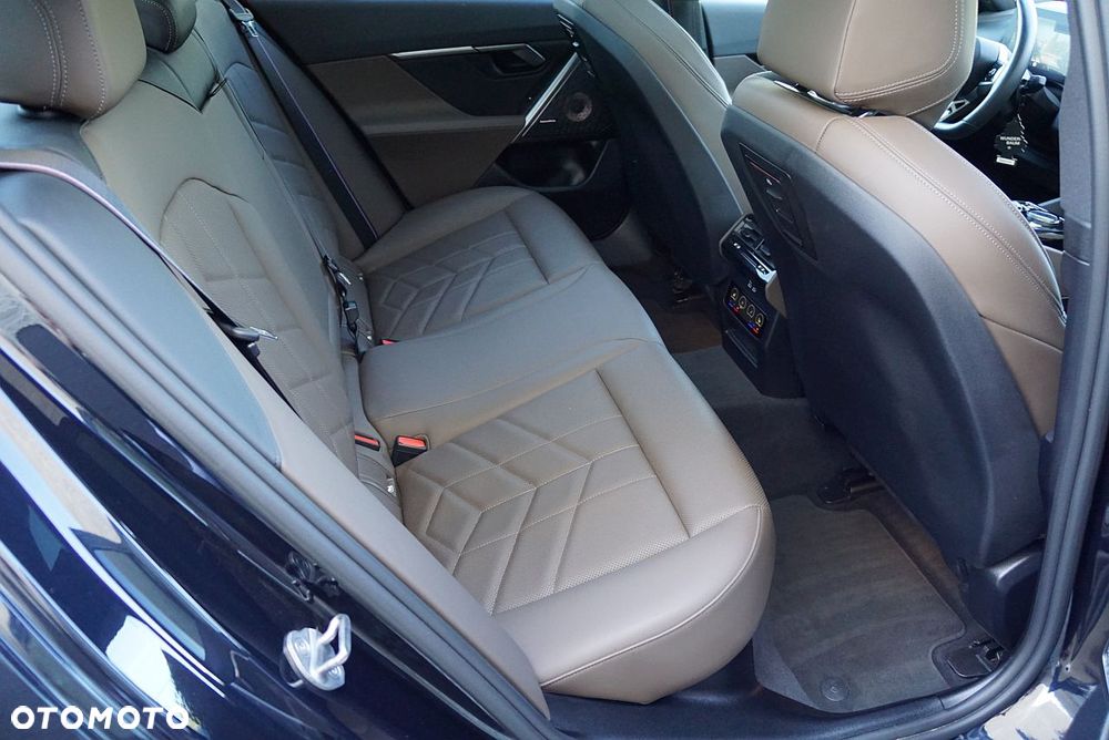 BMW Seria 5 520d xDrive - 17
