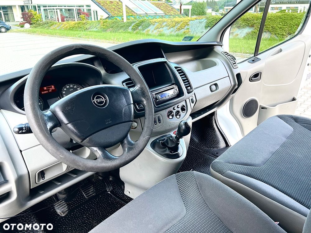 Opel Vivaro - 11