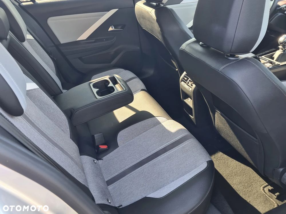 Opel Astra 1.2 Turbo GS Line - 16