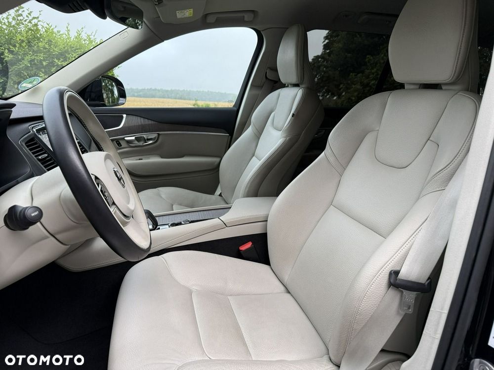 Volvo XC 90 T8 AWD Plug-In Hybrid Core 7os - 27