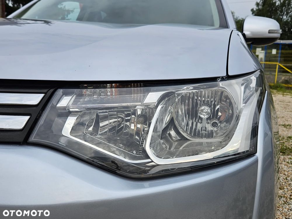 Mitsubishi Outlander 2.0 Invite + 2WD - 10