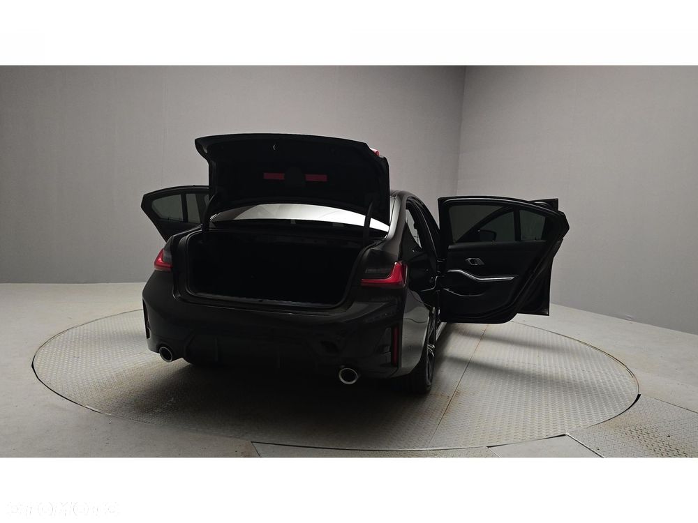 BMW Seria 3 320d xDrive M Sport - 12