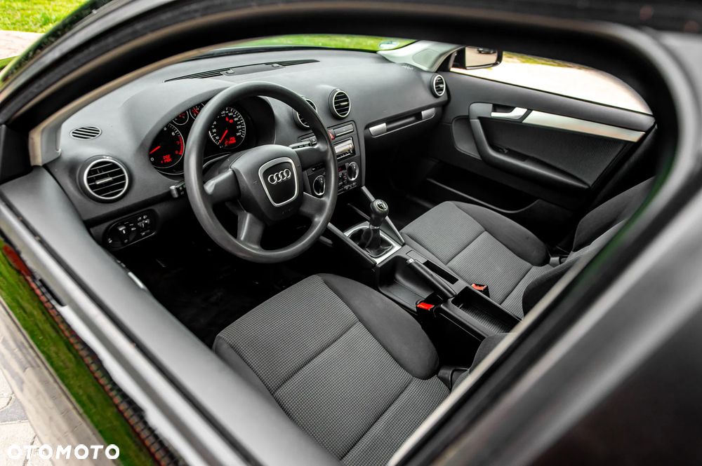 Audi A3 Sportback 1.6 Ambiente - 19