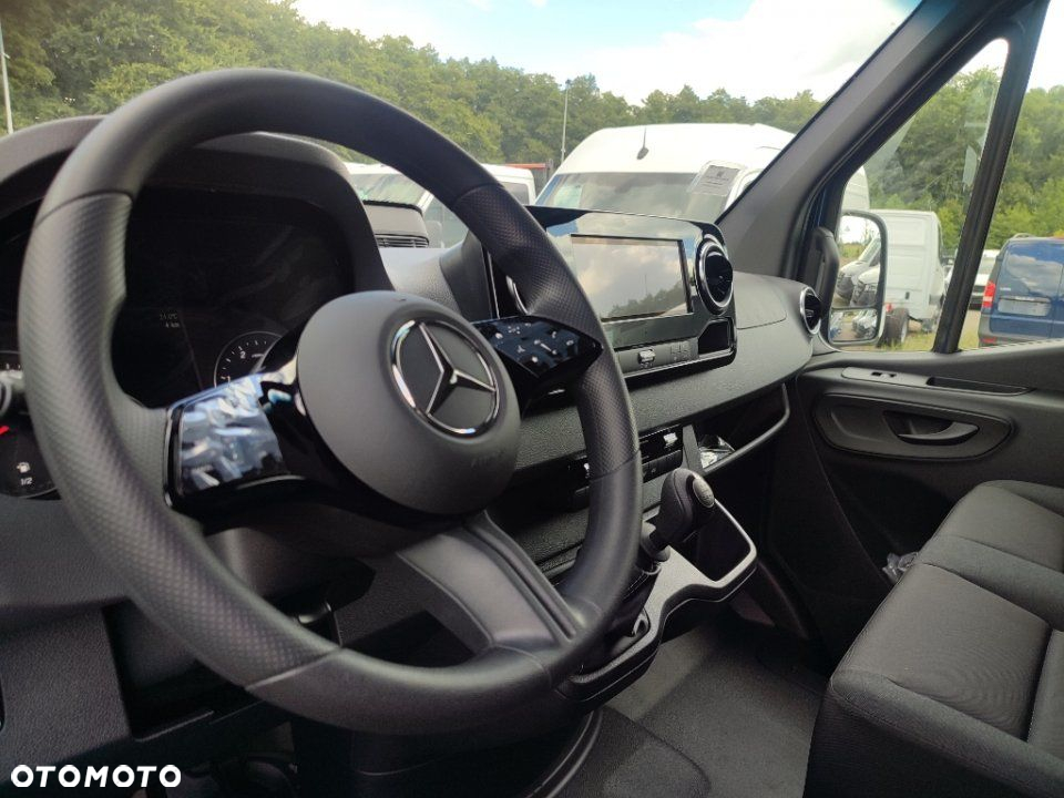 Mercedes-Benz Sprinter - 5