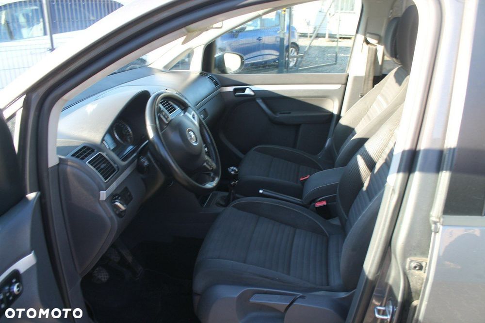 Volkswagen Touran - 9