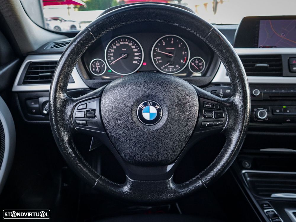 BMW 320 d EfficientDynamics Auto Line Sport - 26