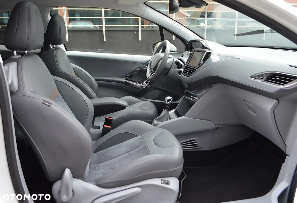 Peugeot 208 - 12