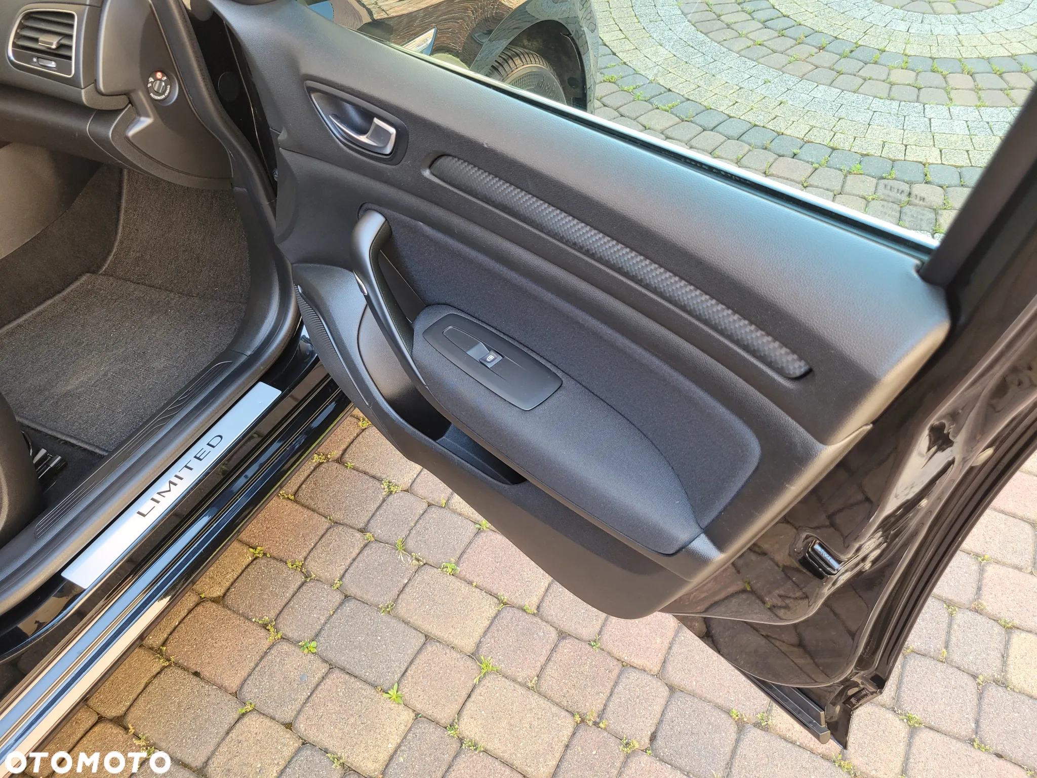 Renault Megane ENERGY TCe 140 EDC LIMITED - 16