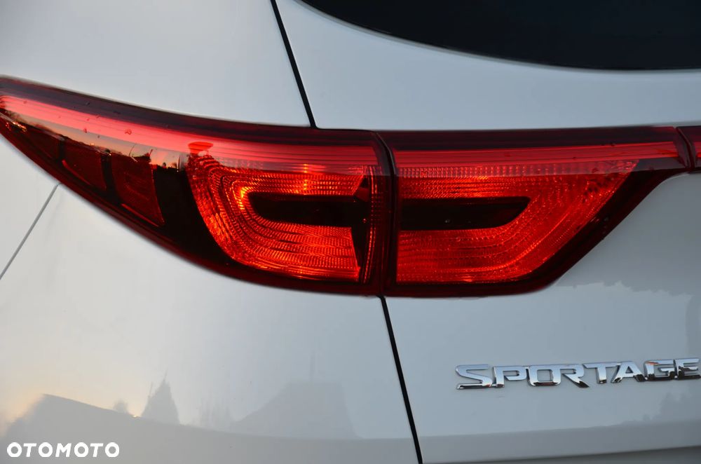 Kia Sportage 1.6 GDI 2WD ISG Dream-Team Edition - 36