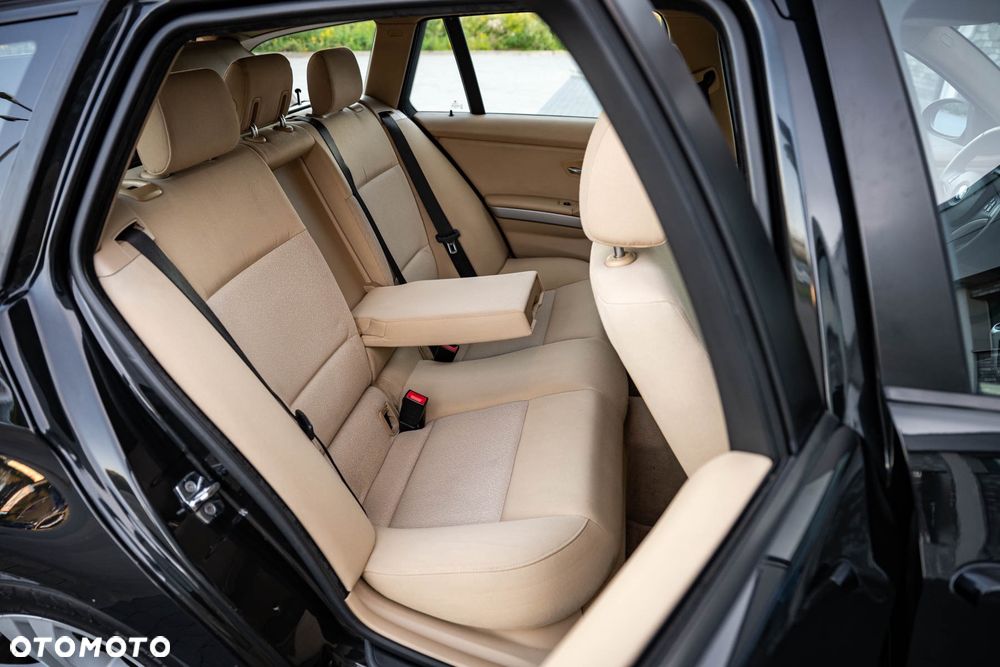 BMW Seria 3 320d - 24