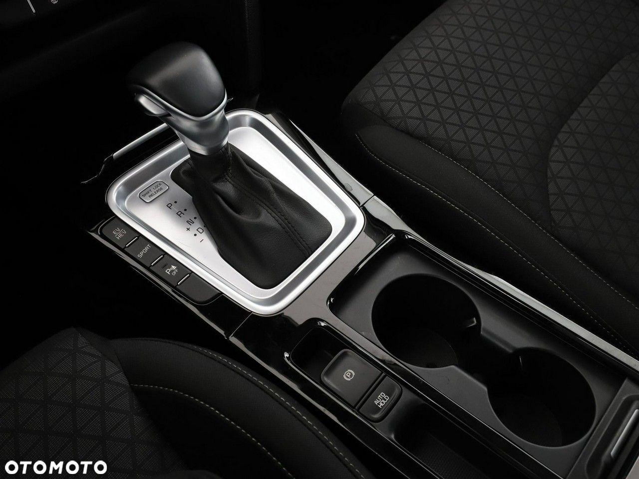Kia Ceed 1.6 GDI PHEV L DCT - 32
