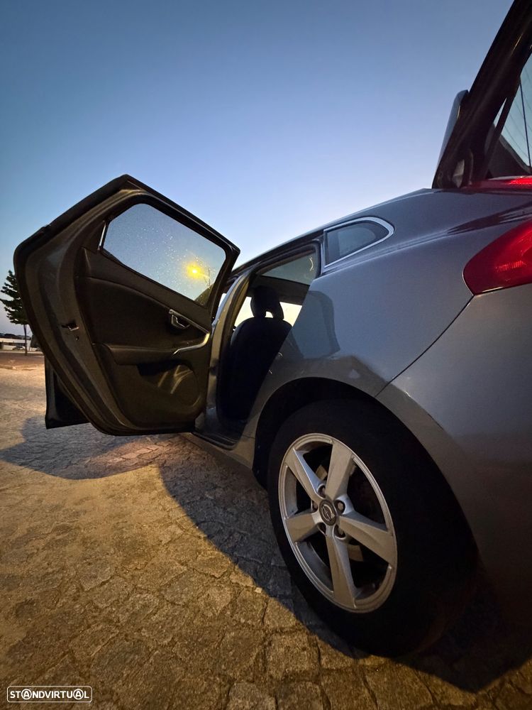 Volvo V40 D2 Momentum - 8
