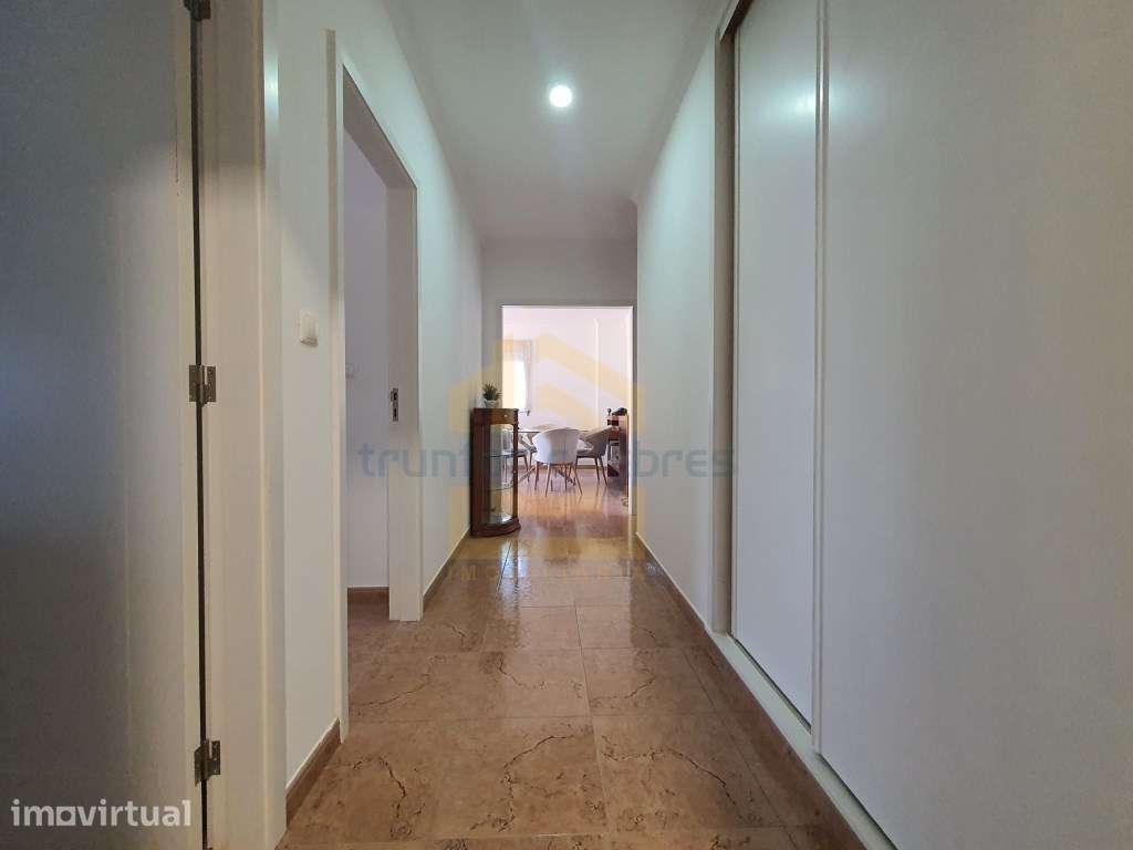 Apartamento T3 com Terraço ,jardim privativo e Garagem Fechada - Grande imagem: 5/28