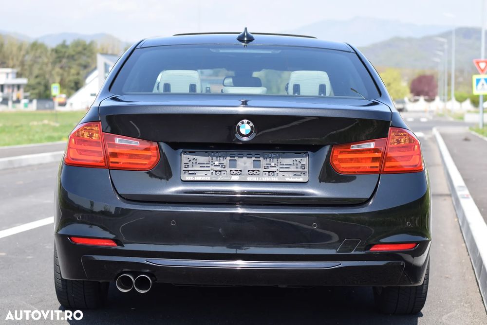 BMW Seria 3 320d Sport-Aut. Sport Line - 32