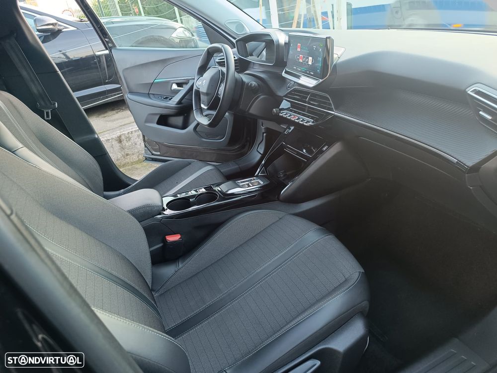 Peugeot e-2008 Allure Pack - 11