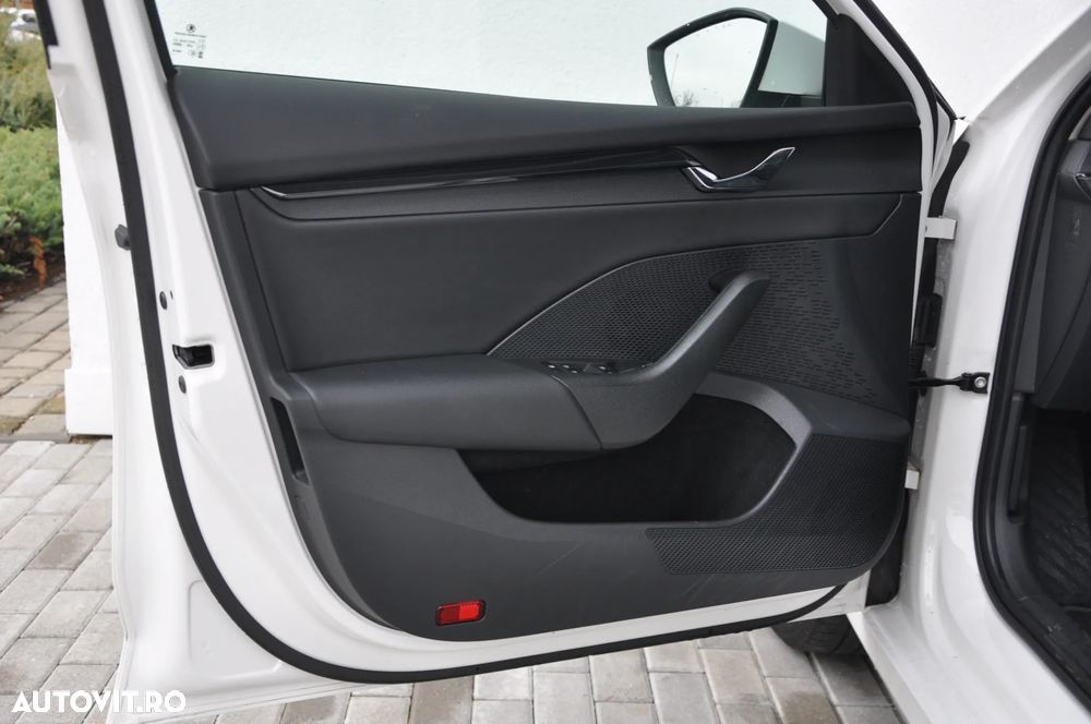 Skoda Octavia Combi 2.0 TDI (Green tec) DSG Style - 11