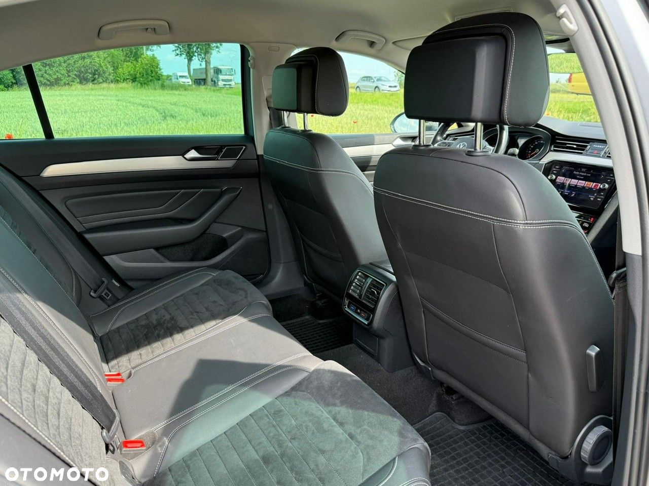 Volkswagen Passat 2.0 TDI SCR Business Plus DSG - 14