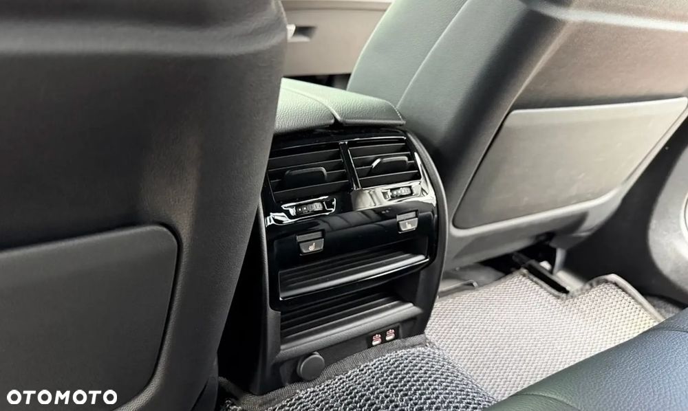 BMW Seria 5 530i xDrive M Sport Edition - 28