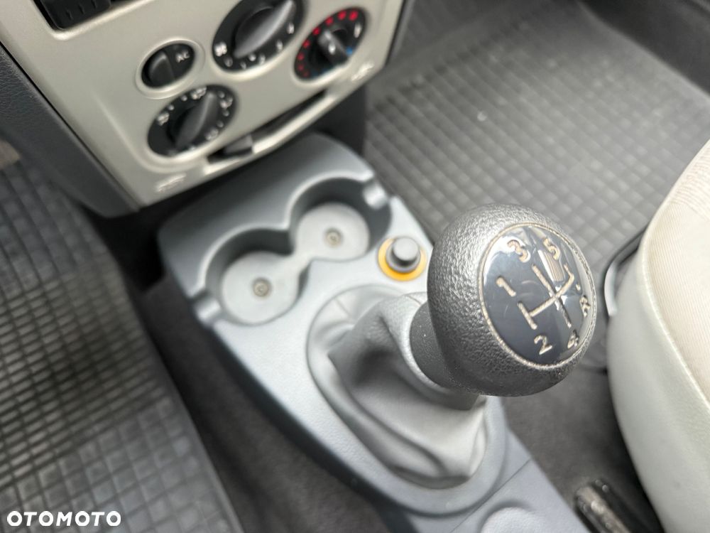 Dacia Logan 1.6 Ambiance - 16