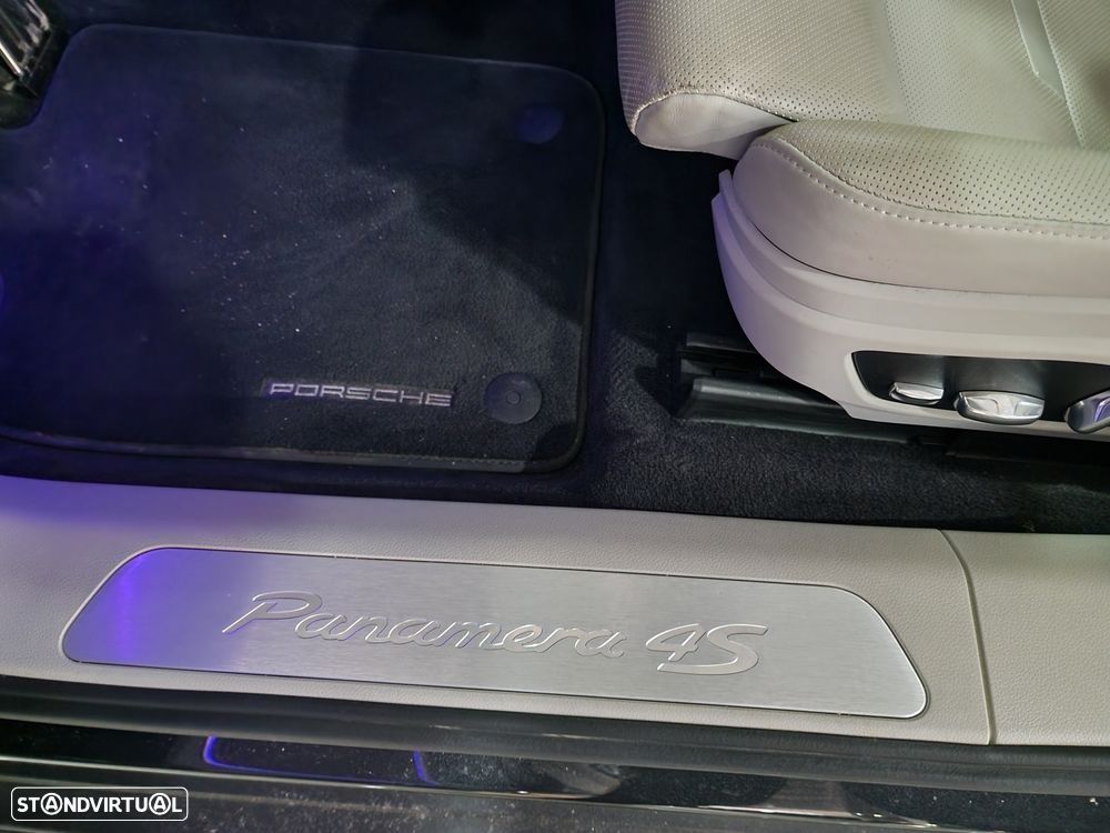 Porsche Panamera Sport Turismo 4S - 27