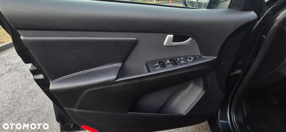 Kia Sportage 1.7 CRDI 2WD Dream-Team Edition - 17