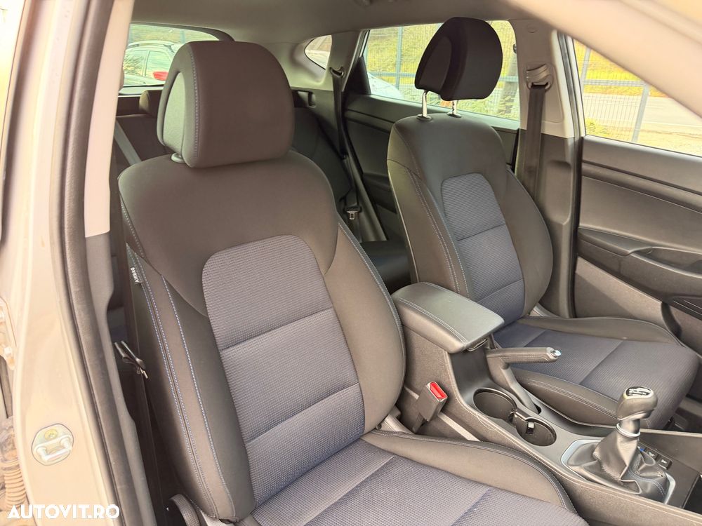 Hyundai Tucson blue 1.7 CRDi 2WD Style - 17