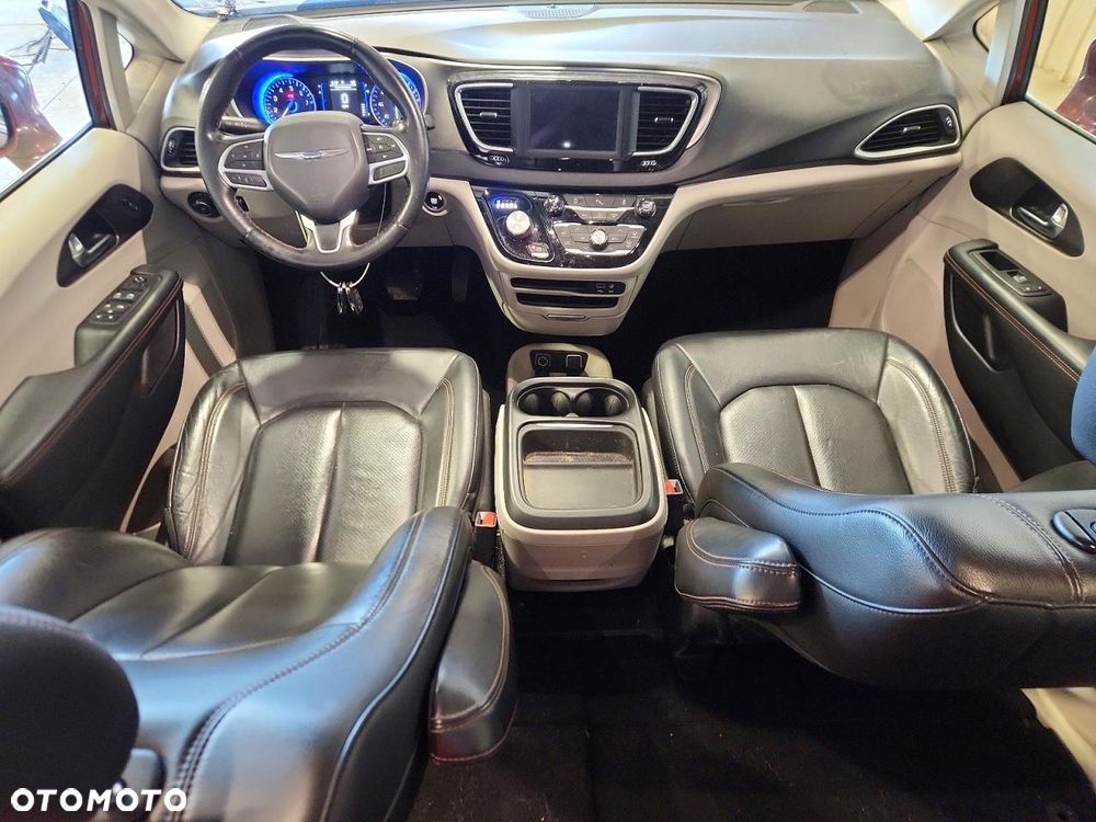Chrysler Pacifica - 9