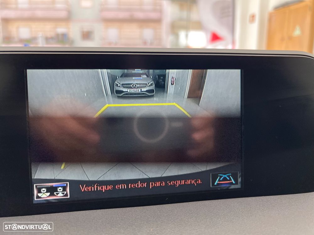 Lexus UX 250h Business - 26